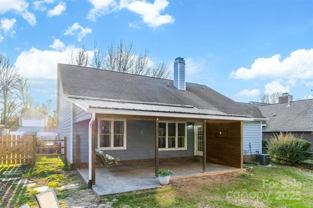 11001 Gladewater Drive, Matthews, NC 28105