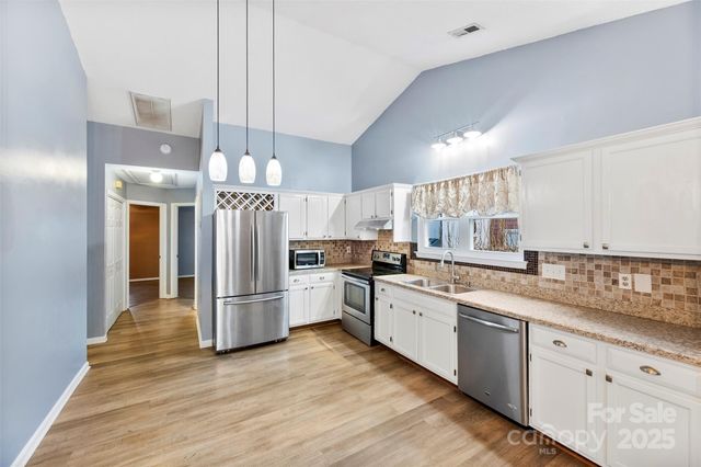 11001 Gladewater Drive, Matthews, NC 28105