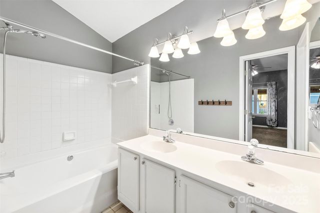 11001 Gladewater Drive, Matthews, NC 28105