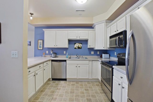 W398N5983 Autumn Woods DRIVE, Oconomowoc, WI 53066
