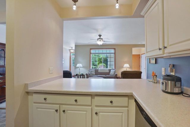 W398N5983 Autumn Woods DRIVE, Oconomowoc, WI 53066