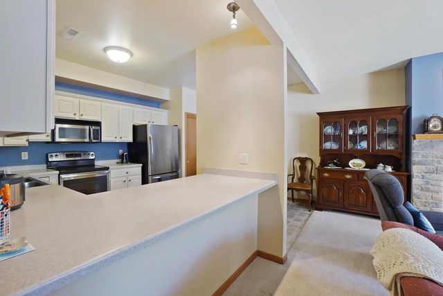 W398N5983 Autumn Woods DRIVE, Oconomowoc, WI 53066