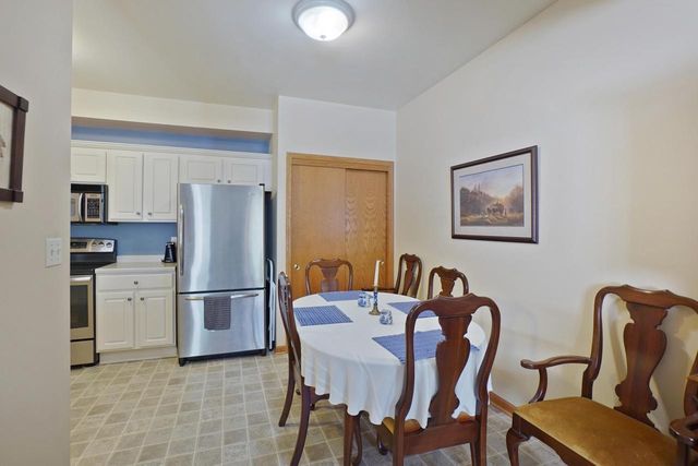W398N5983 Autumn Woods DRIVE, Oconomowoc, WI 53066