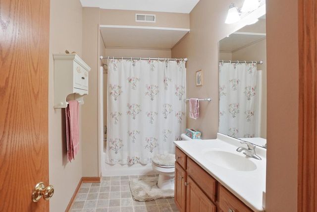 W398N5983 Autumn Woods DRIVE, Oconomowoc, WI 53066