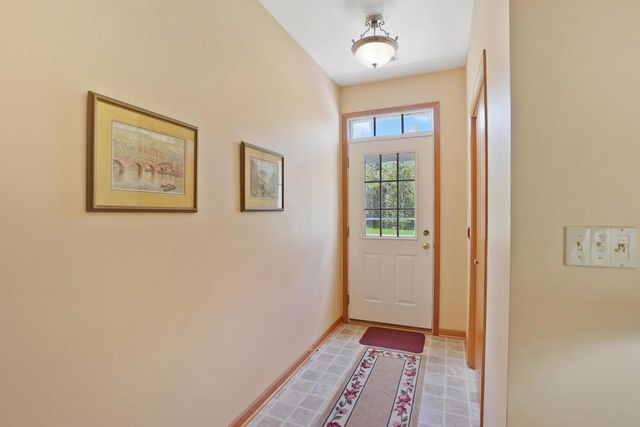 W398N5983 Autumn Woods DRIVE, Oconomowoc, WI 53066