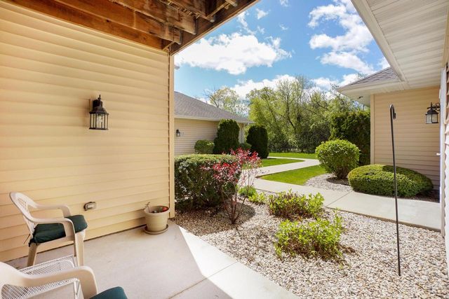 W398N5983 Autumn Woods DRIVE, Oconomowoc, WI 53066