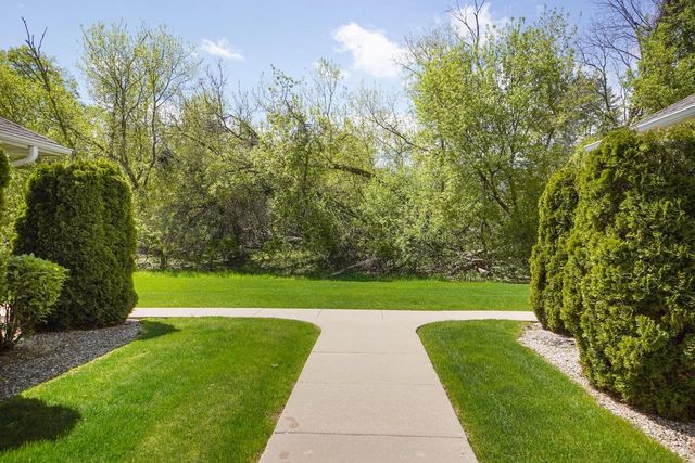 W398N5983 Autumn Woods DRIVE, Oconomowoc, WI 53066
