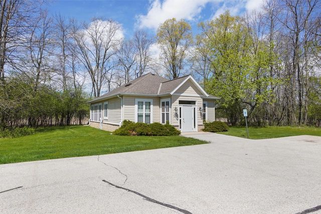 W398N5983 Autumn Woods DRIVE, Oconomowoc, WI 53066