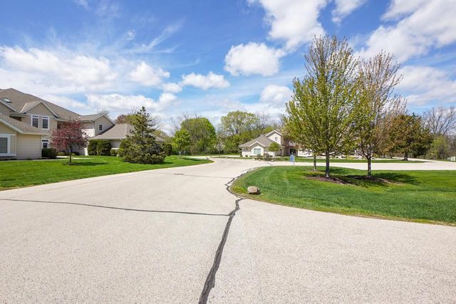 W398N5983 Autumn Woods DRIVE, Oconomowoc, WI 53066