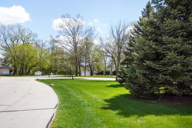 W398N5983 Autumn Woods DRIVE, Oconomowoc, WI 53066