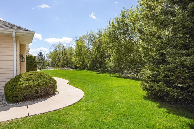 W398N5983 Autumn Woods DRIVE, Oconomowoc, WI 53066