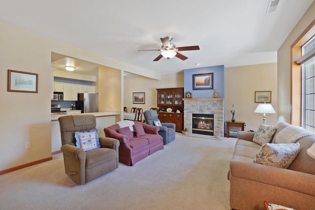W398N5983 Autumn Woods DRIVE, Oconomowoc, WI 53066