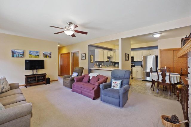 W398N5983 Autumn Woods DRIVE, Oconomowoc, WI 53066