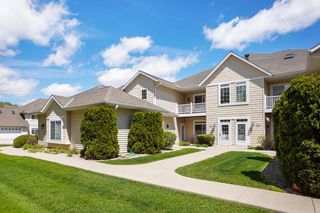 W398N5983 Autumn Woods DRIVE, Oconomowoc, WI 53066