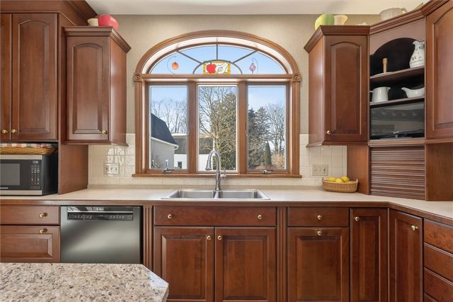 33 Dunning Avenue, Webster, NY 14580