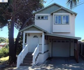 917 1St St, Rodeo, CA 94572