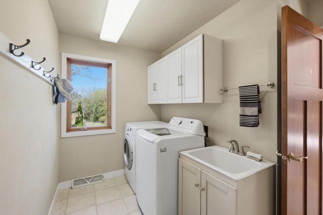 7700 Bittersweet Court, Middleton, WI 53562