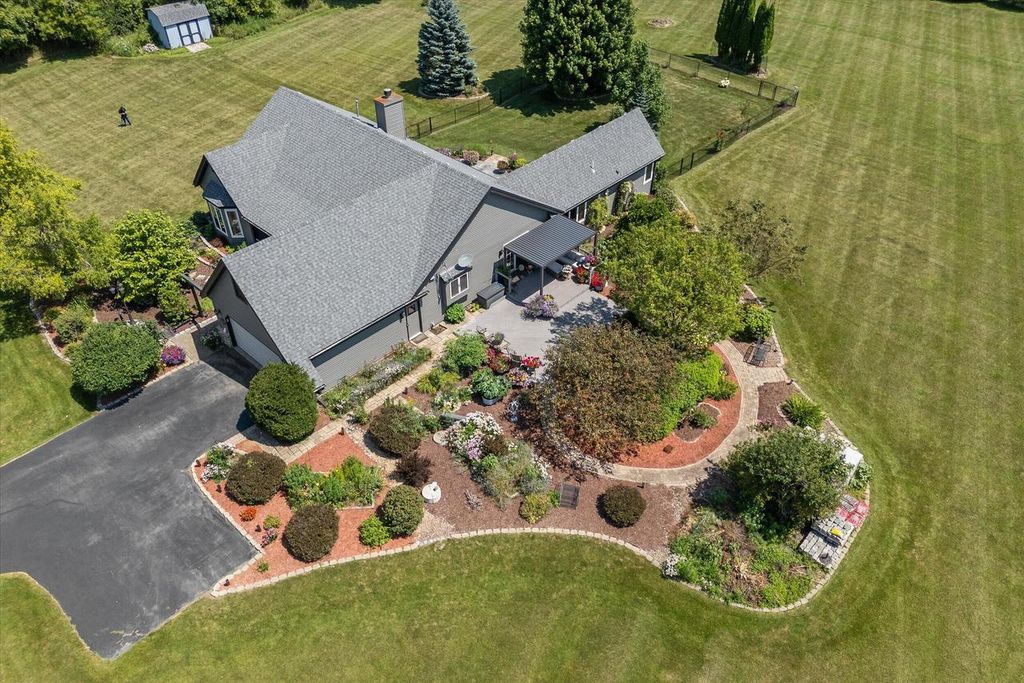 4488 Lilac LANE, Port Washington, WI 53074