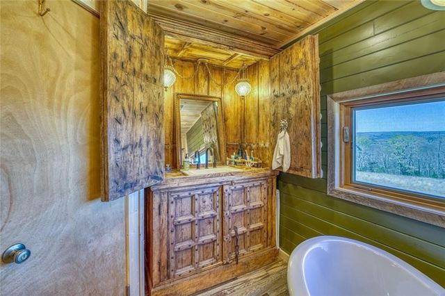 552 Deer Meadows Lane, Yellville, AR 72687