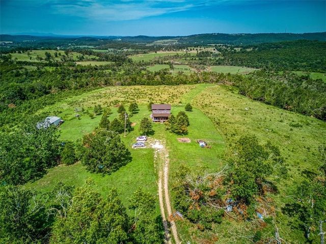 552 Deer Meadows Lane, Yellville, AR 72687