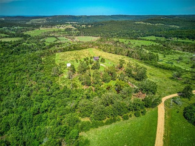 552 Deer Meadows Lane, Yellville, AR 72687