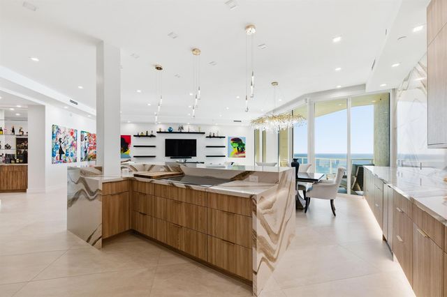 1063 Hillsboro Mile 807, Hillsboro Beach, FL 33062