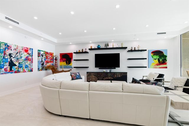 1063 Hillsboro Mile 807, Hillsboro Beach, FL 33062