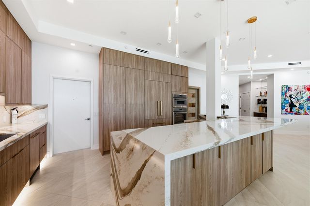 1063 Hillsboro Mile 807, Hillsboro Beach, FL 33062