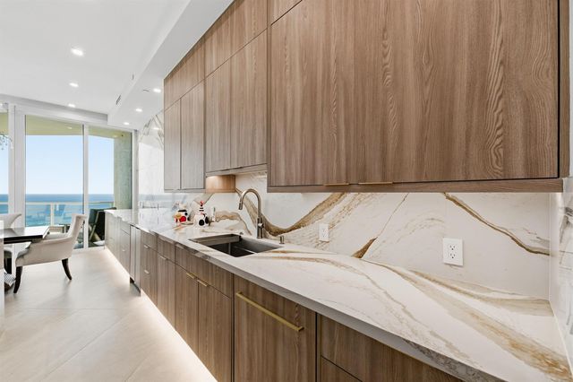 1063 Hillsboro Mile 807, Hillsboro Beach, FL 33062