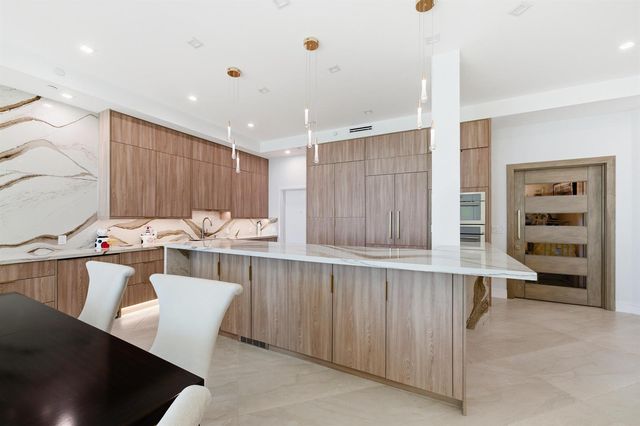 1063 Hillsboro Mile 807, Hillsboro Beach, FL 33062