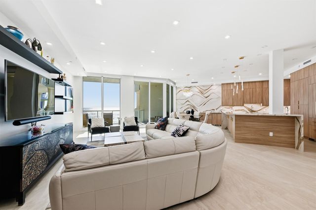 1063 Hillsboro Mile 807, Hillsboro Beach, FL 33062