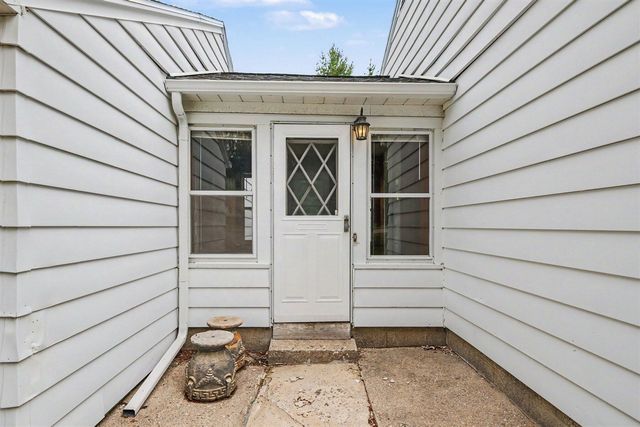 665 4 Mile Road, Comstock Park, MI 49321