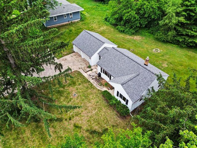 665 4 Mile Road, Comstock Park, MI 49321