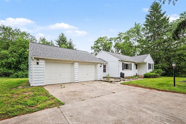 665 4 Mile Road, Comstock Park, MI 49321