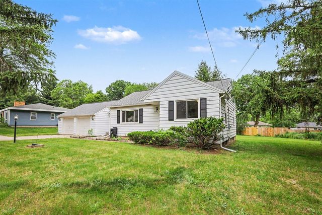 665 4 Mile Road, Comstock Park, MI 49321