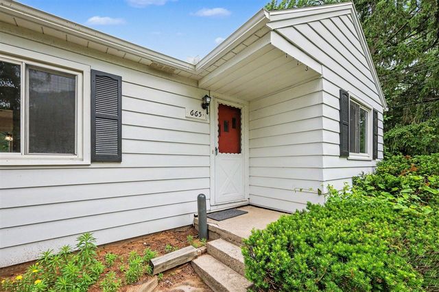 665 4 Mile Road, Comstock Park, MI 49321
