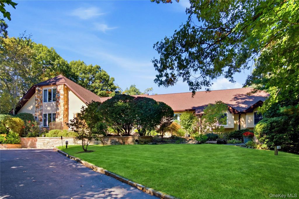 14 Sherwood Gate, Oyster Bay, NY 11771 — photo 2