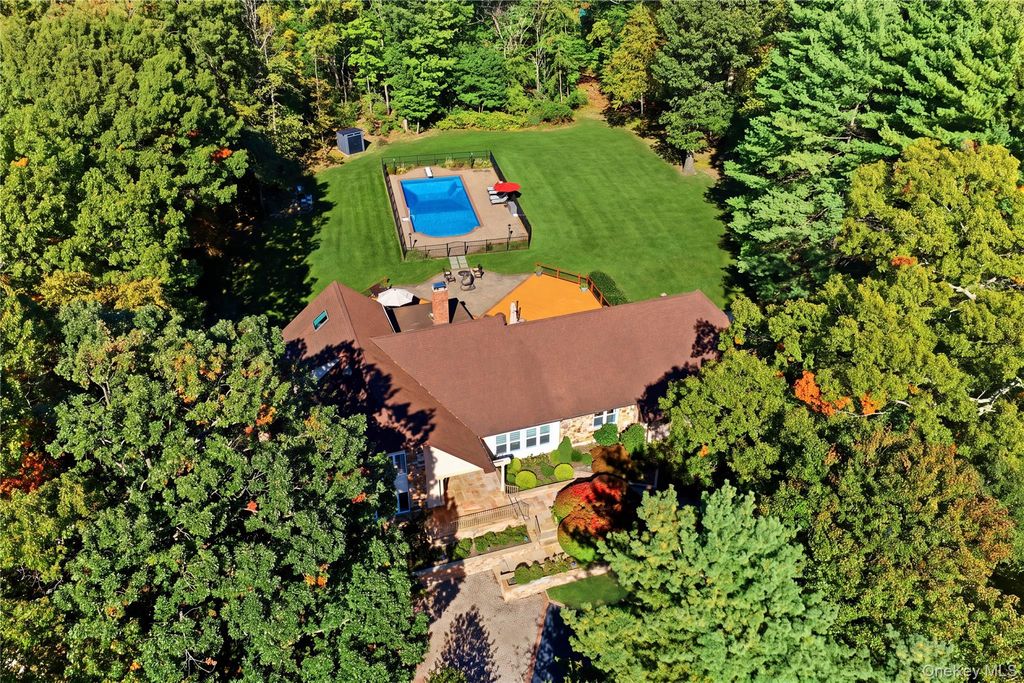 14 Sherwood Gate, Oyster Bay, NY 11771 — photo 3