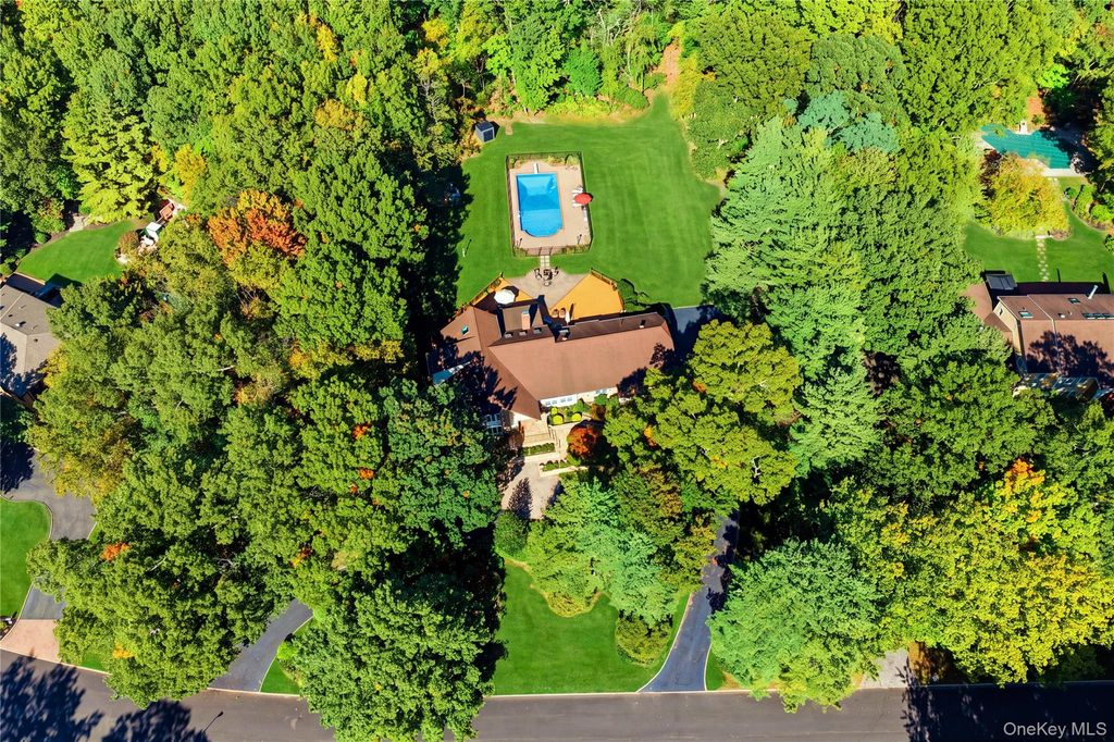 14 Sherwood Gate, Oyster Bay, NY 11771 — photo 4