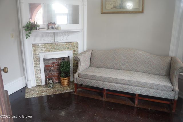 226 W Burnett Ave B, Louisville, KY 40208