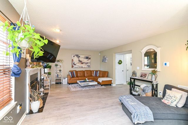 15289 Ten Point Drive, Noblesville, IN 46060