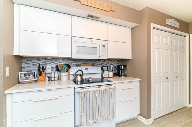 15289 Ten Point Drive, Noblesville, IN 46060