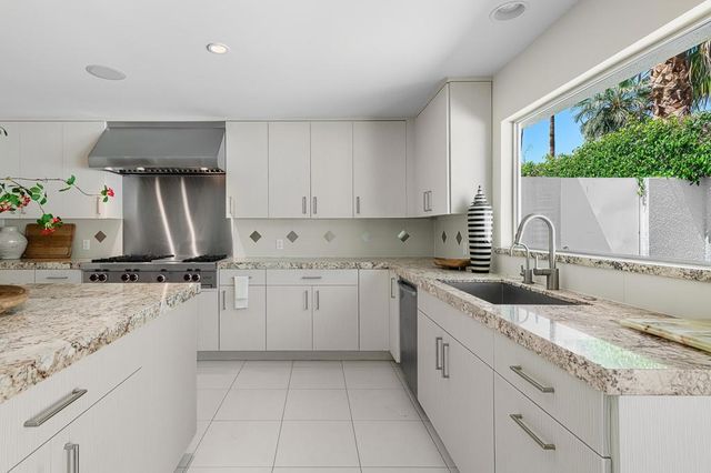 1190 S Calle De Maria, Palm Springs, CA 92264