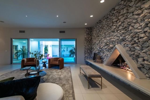 1190 S Calle De Maria, Palm Springs, CA 92264