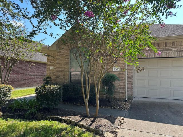 1306 Modena Drive, Pearland, TX 77581