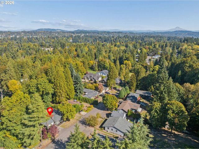 3673 MAPLETON Dr, West Linn, OR 97068
