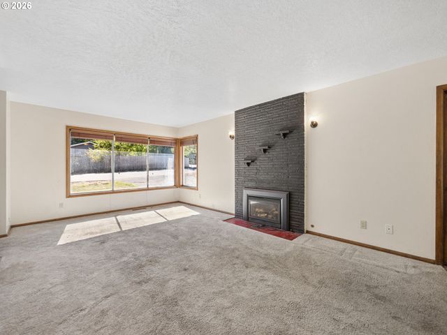 3673 MAPLETON Dr, West Linn, OR 97068