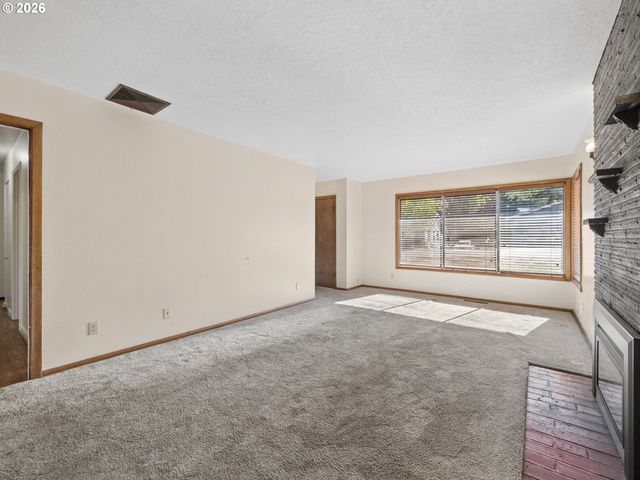 3673 MAPLETON Dr, West Linn, OR 97068