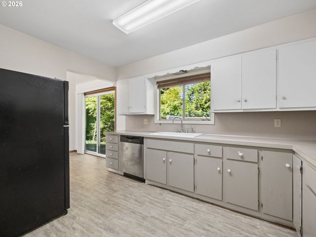 3673 MAPLETON Dr, West Linn, OR 97068
