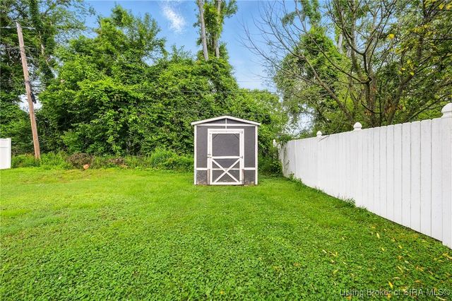 318 Villa Drive, Sellersburg, IN 47172